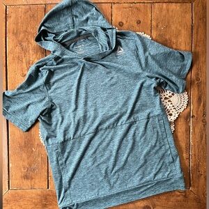 Boys Reebok NWOT L 12/14 hooded T-shirt with front pocket